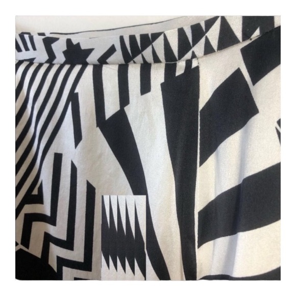 VINTAGE Nygard Balck White Geometric 100% Silk Fit and Flare Skirt size Medium - Picture 5 of 8